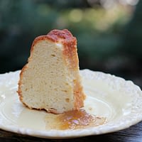 cream-cheese-pound-cake-slice-fig-preserves