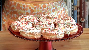 How to Make a Doughnut Birthday Cake